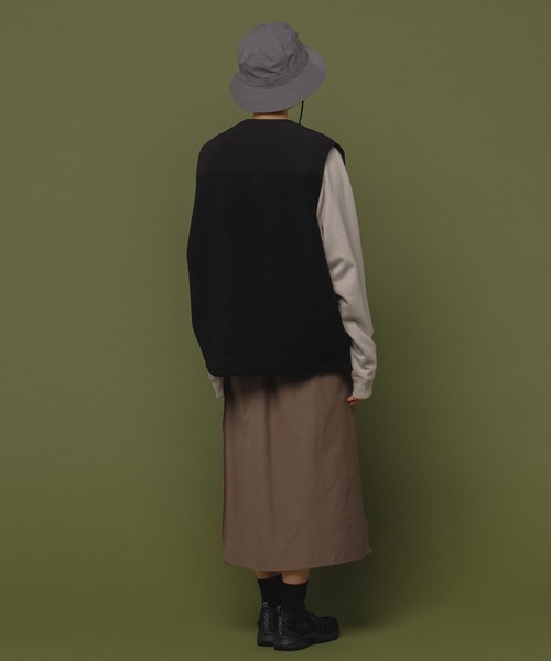 Uiscel(ユイセル)の「Uiscel フリースオーバーベスト(ベスト・メンズ・ブラック/ライトベージュ・LARGE/MEDIUM)」の11枚目の写真