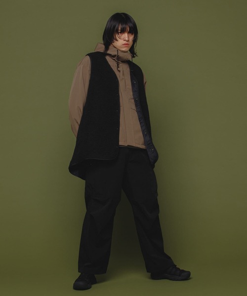 Uiscel(ユイセル)の「Uiscel フリースオーバーベスト(ベスト・メンズ・ブラック/ライトベージュ・LARGE/MEDIUM)」の16枚目の写真