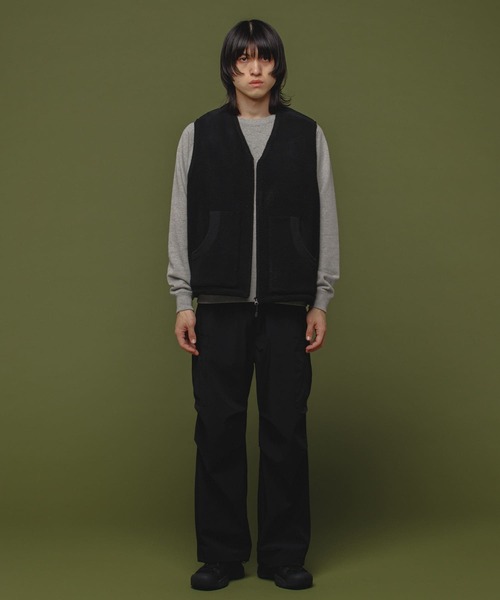 Uiscel(ユイセル)の「Uiscel フリースオーバーベスト(ベスト・メンズ・ブラック/ライトベージュ・LARGE/MEDIUM)」の21枚目の写真