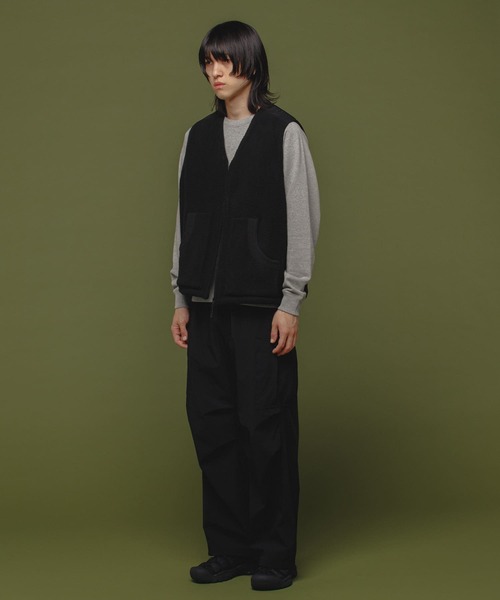 Uiscel(ユイセル)の「Uiscel フリースオーバーベスト(ベスト・メンズ・ブラック/ライトベージュ・LARGE/MEDIUM)」の22枚目の写真