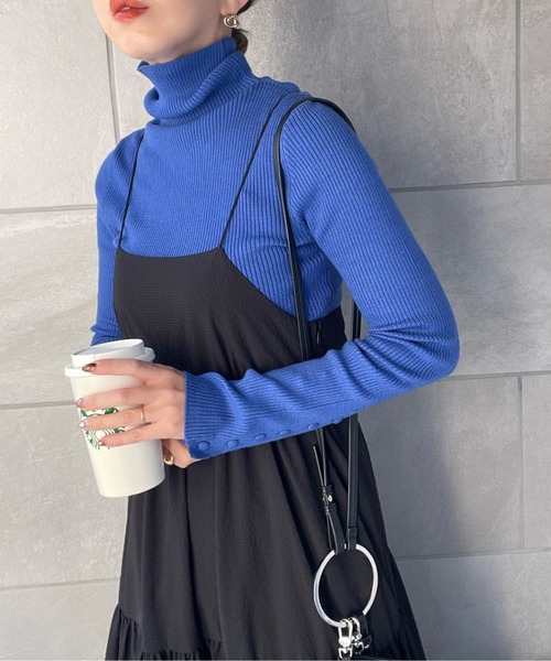 y/m by misato（イムバイミサト）の「袖ボタンハイネックニットトップス（ニット/セーター・レディース・ブラック系その他2/ブラック/ブルー/ピンク/アイボリー・FREE）」の10枚目の写真