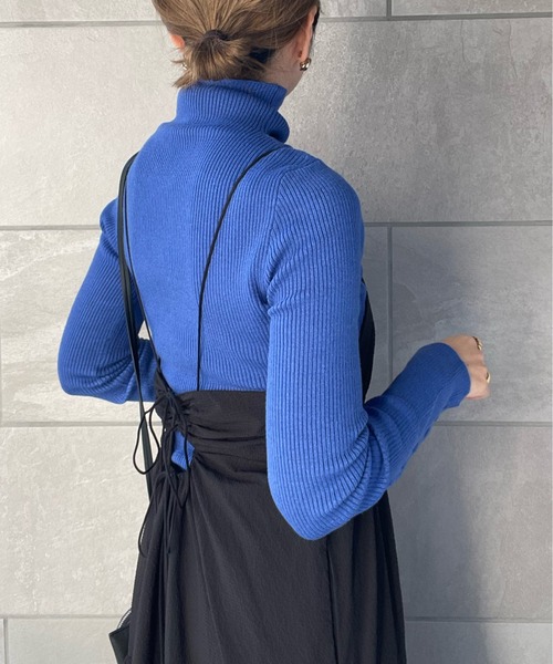 y/m by misato（イムバイミサト）の「袖ボタンハイネックニットトップス（ニット/セーター・レディース・ブラック系その他2/ブラック/ブルー/ピンク/アイボリー・FREE）」の11枚目の写真