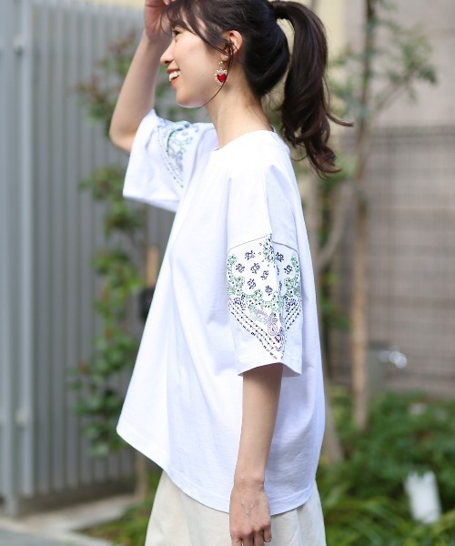 チチカカ　バンダナスリーブ刺繍Tシャツ　ホワイト バンダナスリーブ刺繍Tシャツ（Tシャツ/カットソー）｜チチカカ