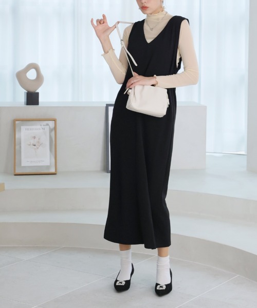 VIVIAN(ヴィヴィアン)の「ポインテッドトゥビジューバックルモチーフパンプス(パンプス・レディース・グレー系その他3/ベージュ系その他3/ブラック系その他3/グリーン系その他3/ブラック×ブラック/ホワイト×ホワイト/グレー系その他5・LL/M/S/L)」の12枚目の写真