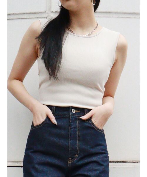 MURUA（ムルーア）の「バッククロスタンク（タンクトップ・レディース・アイボリー/ブラック/グリーン/ブルー/モカ・FREE）」の2枚目の写真
