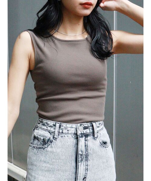 MURUA（ムルーア）の「バッククロスタンク（タンクトップ・レディース・アイボリー/ブラック/グリーン/ブルー/モカ・FREE）」の4枚目の写真