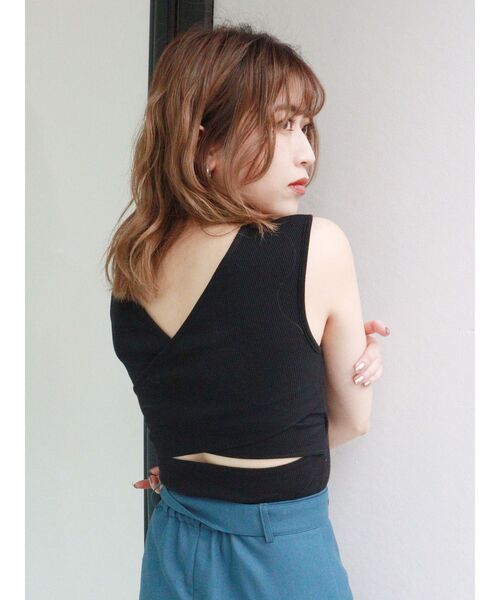 MURUA（ムルーア）の「バッククロスタンク（タンクトップ・レディース・アイボリー/ブラック/グリーン/ブルー/モカ・FREE）」の6枚目の写真