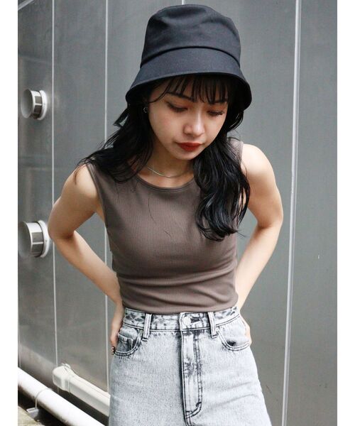 MURUA（ムルーア）の「バッククロスタンク（タンクトップ・レディース・アイボリー/ブラック/グリーン/ブルー/モカ・FREE）」の13枚目の写真