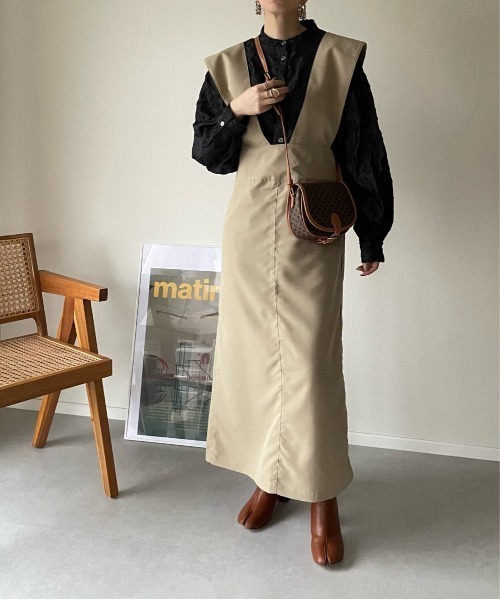 y/m by misato（イムバイミサト）の「シャークスキンジャンパースカート（スカート・レディース・キャメル/ブラック・FREE）」の4枚目の写真