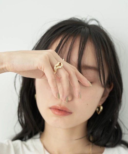 earth music&ecology(アースミュージックアンドエコロジー)の「ツイスト2連リング(リング・レディース・シルバー/ゴールド・FREE)」の2枚目の写真