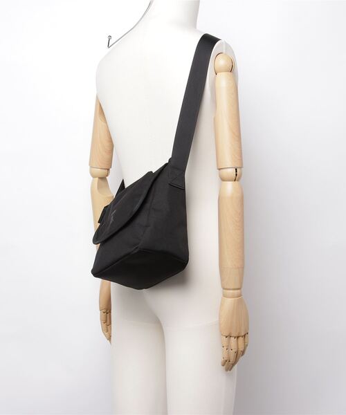 anello(アネロ)の「anelloGRANDE / アネログランデ / キャビン (モノ) メッセンジャー / GTM0453(メッセンジャーバッグ・レディース・ブラック/グレー/ブルー/レッド/ネイビー・ONESIZE)」の9枚目の写真