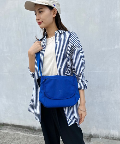 anello(アネロ)の「anelloGRANDE / アネログランデ / キャビン (モノ) メッセンジャー / GTM0453(メッセンジャーバッグ・レディース・ブラック/グレー/ブルー/レッド/ネイビー・ONESIZE)」の18枚目の写真