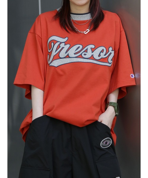 jouetie（ジュエティ）の「championロゴBIGT【コラボ/ユニセックス】（Tシャツ/カットソー・レディース・ブラック/パープル/グレー/レッド・MEDIUM）」の4枚目の写真