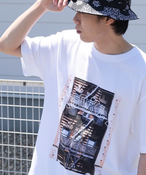 make a ray!(メイク ア レイ!)の「【別注】ストリートフォト NEW YORK/BROOKLYN/MANHATTAN プリントTシャツ/半袖T/ビッグシルエット(Tシャツ/カットソー・メンズ・オフホワイト/ホワイト/ライトホワイト・M/L)」の2枚目の写真