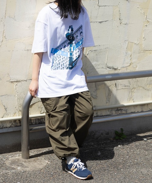 make a ray!(メイク ア レイ!)の「【別注】ストリートフォト NEW YORK/BROOKLYN/MANHATTAN プリントTシャツ/半袖T/ビッグシルエット(Tシャツ/カットソー・メンズ・オフホワイト/ホワイト/ライトホワイト・M/L)」の19枚目の写真