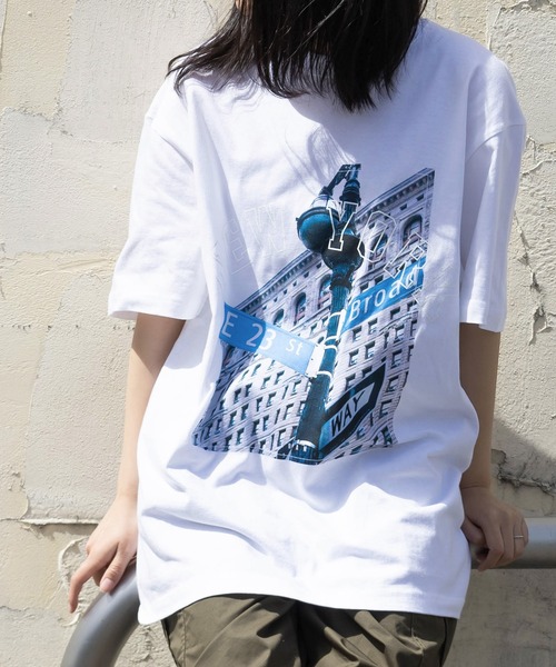 make a ray!(メイク ア レイ!)の「【別注】ストリートフォト NEW YORK/BROOKLYN/MANHATTAN プリントTシャツ/半袖T/ビッグシルエット(Tシャツ/カットソー・メンズ・オフホワイト/ホワイト/ライトホワイト・M/L)」の20枚目の写真