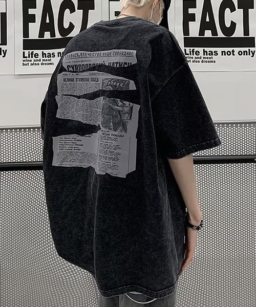 パンチの効いたストリートアイテム。五分袖ルーズプリントTシャツ（T