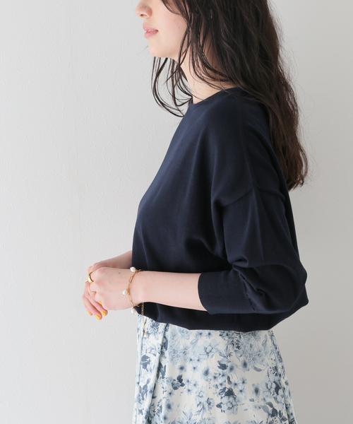 La TOTALITE（ラトータリテ）の「ボートネックバックスリットプルオーバー（ニット/セーター・レディース・ブルー/ホワイト/ネイビー/ベージュ・FREE）」の4枚目の写真