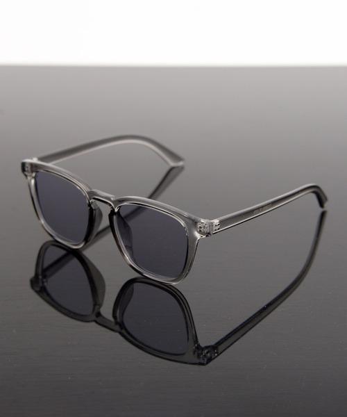 Revo.(レボ)の「<UNITED> BOSLLINGTON COLOR LENS SUNGLASSESE / "ユナイテッド" ボスリントン型 サングラス カラーレンズ クリアフレーム UVカット(サングラス・レディース・ライトブラウン/ライトグリーン/スモークグレー/ブラウン/クリア/ライトブルー/ブラック/ライトグレー/グレー系その他/ブラック系その他/クリアブラウン/モカ/スモーク/ライトベージュ/ブルー系その他/グリーン系その他/グレー・FREE)」の4枚目の写真