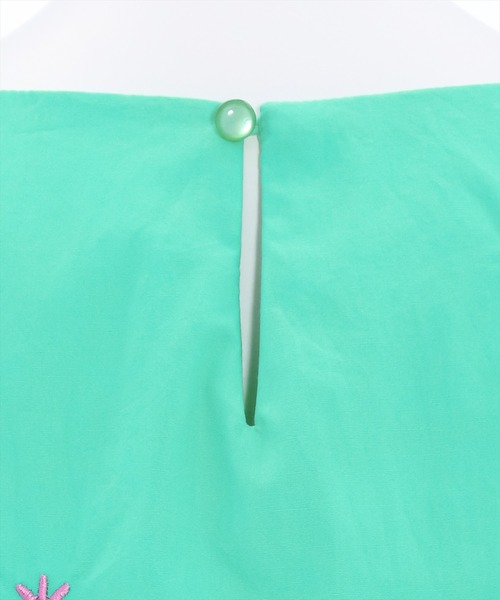 clear（クリア）の「刺繍入りショート丈ブラウス [パフスリーブ 骨格ウェーブ]（シャツ/ブラウス・レディース・オフホワイト/ブラック/グリーン・F）」の17枚目の写真