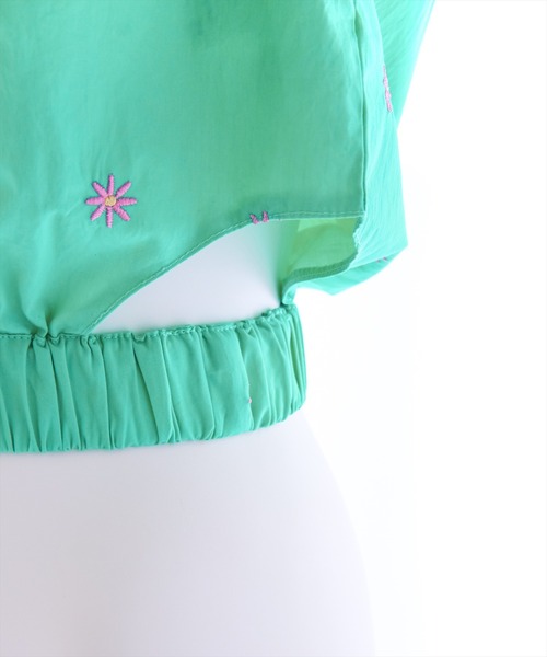 clear（クリア）の「刺繍入りショート丈ブラウス [パフスリーブ 骨格ウェーブ]（シャツ/ブラウス・レディース・オフホワイト/ブラック/グリーン・F）」の9枚目の写真