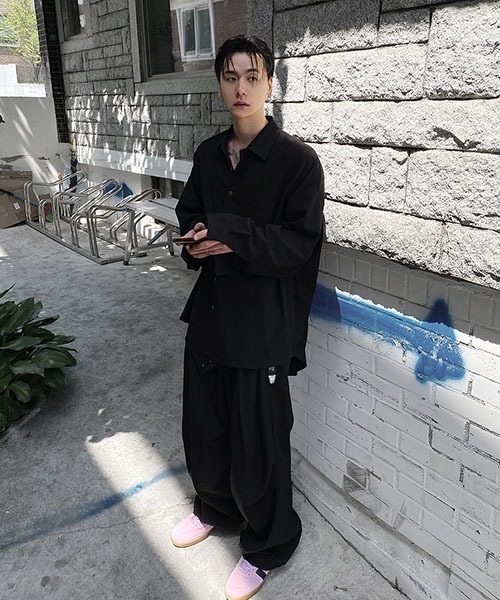 HOLY IN CODE（ホーリーインコード）の「[3rdSpring × HOLY IN CODE] オリジナルロゴ刺繍ワンポイントシンプルシャツ（シャツ/ブラウス・メンズ・ブラック/スカイブルー/ホワイト・FREE）」の5枚目の写真