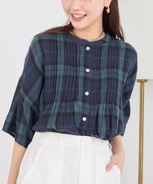OMNES(オムネス)の「ダブルガーゼピンタック裾ラウンド半袖シャツ(シャツ/ブラウス・レディース・ブラック系その他/グレイッシュベージュ/ホワイト/ライトカーキ/ブラック/グレー系その他・FREE)」の17枚目の写真