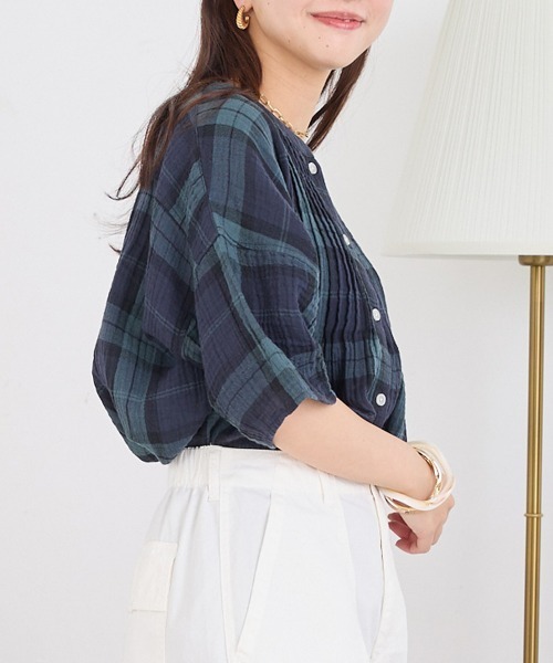 OMNES(オムネス)の「ダブルガーゼピンタック裾ラウンド半袖シャツ(シャツ/ブラウス・レディース・ブラック系その他/グレイッシュベージュ/ホワイト/ライトカーキ/ブラック/グレー系その他・FREE)」の18枚目の写真