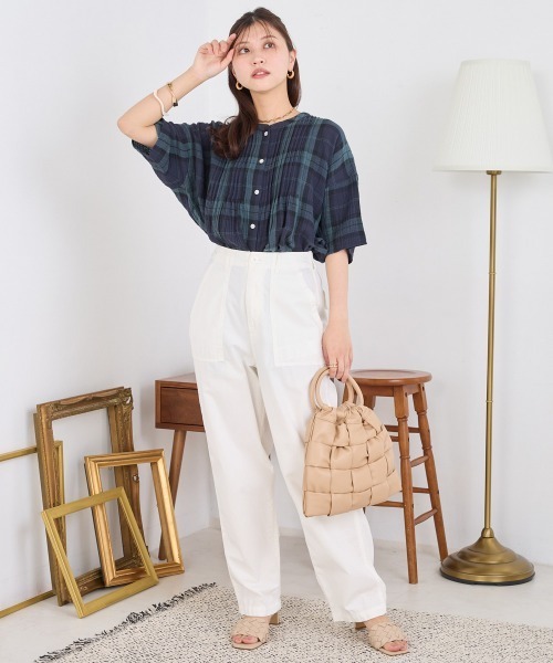 OMNES(オムネス)の「ダブルガーゼピンタック裾ラウンド半袖シャツ(シャツ/ブラウス・レディース・ブラック系その他/グレイッシュベージュ/ホワイト/ライトカーキ/ブラック/グレー系その他・FREE)」の20枚目の写真