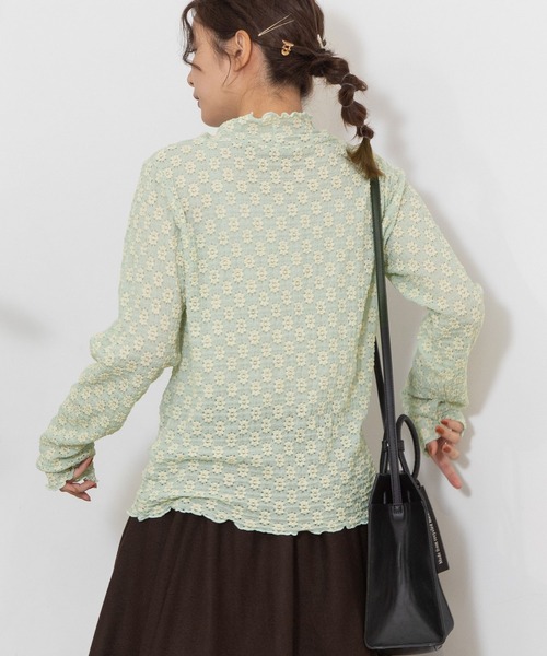 POU DOU DOU(プードゥドゥ)の「花柄ストレッチレースタートルトップス(Tシャツ/カットソー・レディース・オフホワイト/ライトブルー/イエロー/ブラック・3)」の7枚目の写真