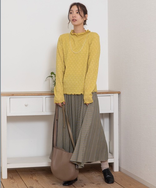 POU DOU DOU(プードゥドゥ)の「花柄ストレッチレースタートルトップス(Tシャツ/カットソー・レディース・オフホワイト/ライトブルー/イエロー/ブラック・3)」の17枚目の写真