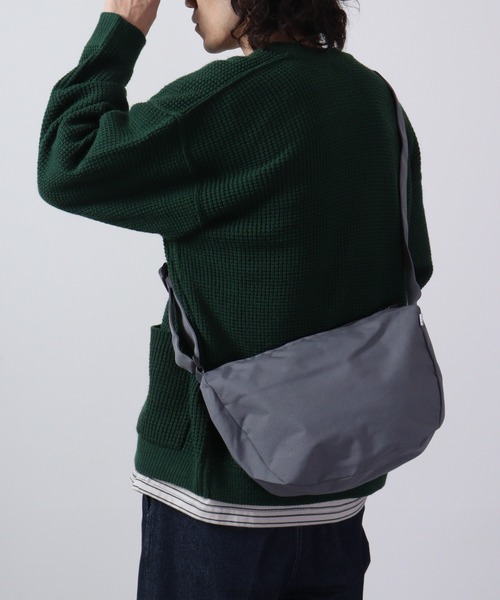 propellerheads（プロペラヘッズ）の「propellerheads ポリエステルホーボーミニショルダー（ショルダーバッグ・メンズ・ベージュ/ブルー/ブラック/グリーン/グレー・FREE）」の2枚目の写真