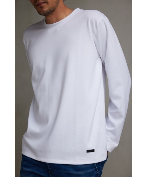 AZUL by moussy(アズールバイマウジー)の「スムースタッチベーシックロングTシャツ(Tシャツ/カットソー・メンズ・ブラック/ホワイト・MEDIUM/LARGE)」の2枚目の写真