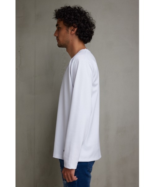 AZUL by moussy(アズールバイマウジー)の「スムースタッチベーシックロングTシャツ(Tシャツ/カットソー・メンズ・ブラック/ホワイト・MEDIUM/LARGE)」の4枚目の写真