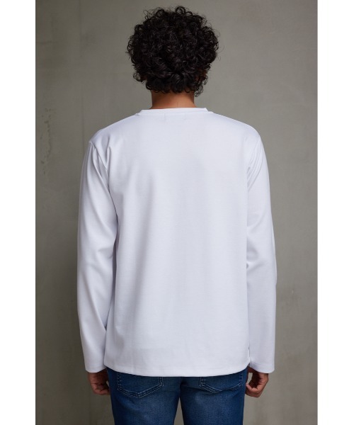 AZUL by moussy(アズールバイマウジー)の「スムースタッチベーシックロングTシャツ(Tシャツ/カットソー・メンズ・ブラック/ホワイト・MEDIUM/LARGE)」の5枚目の写真