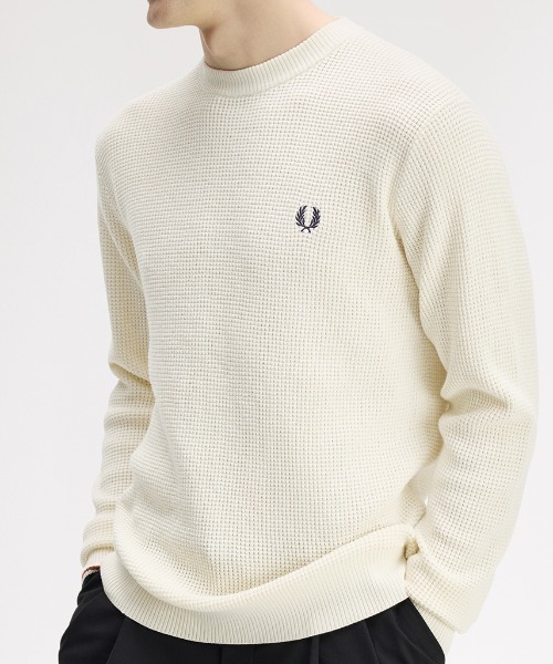 FRED PERRY（フレッドペリー）の「Waffle Stitch Jumper／ワッフルステッチニット（ニット/セーター・メンズ・ホワイト/ブラック/ダークカーキ/ベージュ/ブラウン/カーキ/ベージュ系その他/ダークブルー・L/M/S）」の16枚目の写真