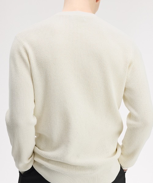 FRED PERRY（フレッドペリー）の「Waffle Stitch Jumper／ワッフルステッチニット（ニット/セーター・メンズ・ホワイト/ブラック/ダークカーキ/ベージュ/ブラウン/カーキ/ベージュ系その他/ダークブルー・L/M/S）」の17枚目の写真
