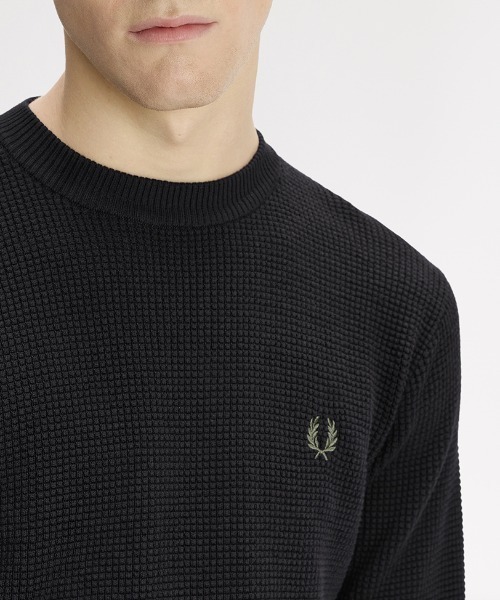FRED PERRY（フレッドペリー）の「Waffle Stitch Jumper／ワッフルステッチニット（ニット/セーター・メンズ・ホワイト/ブラック/ダークカーキ/ベージュ/ブラウン/カーキ/ベージュ系その他/ダークブルー・L/M/S）」の9枚目の写真