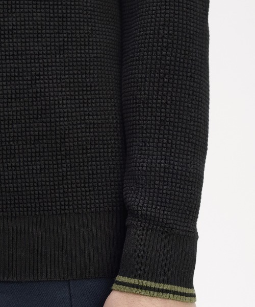 FRED PERRY（フレッドペリー）の「Waffle Stitch Jumper／ワッフルステッチニット（ニット/セーター・メンズ・ホワイト/ブラック/ダークカーキ/ベージュ/ブラウン/カーキ/ベージュ系その他/ダークブルー・L/M/S）」の10枚目の写真