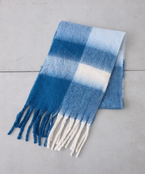 PUAL CE CIN（ピュアルセシン）の「起毛フェイクウール多色チェック柄マフラー（マフラー・レディース・イエロー/サックスブルー・FREE）」の5枚目の写真