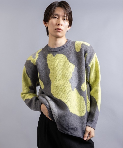 En serio TOKYO(エンソリオトーキョー)の「アブストラクトカモフラジャガード クルーネック ニット(ニット/セーター・メンズ・ブルー/イエロー/オレンジ・M/L)」の1枚目の写真