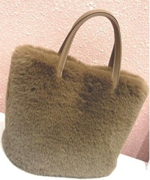 COMON＋（コモンプラス）の「ショルダーストラップ付エコファーハンドバック（ハンドバッグ）」