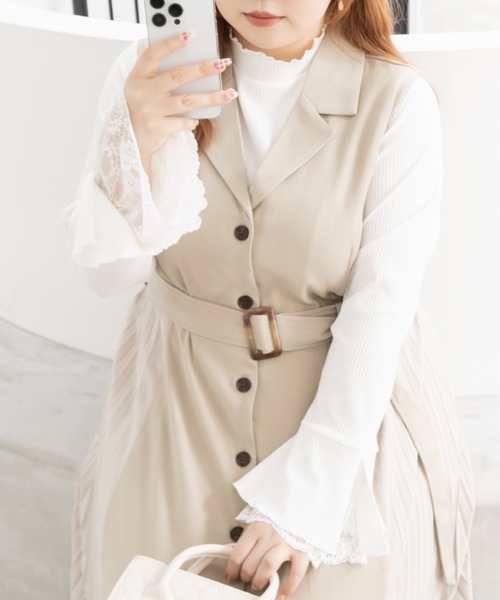 CLETTE(クレット)の「袖レースプチハイネックプルオーバー(Tシャツ/カットソー・レディース・オフホワイト/ブラック/グレイッシュベージュ・4L/LL/3L)」の2枚目の写真