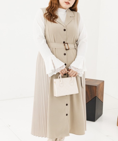 CLETTE(クレット)の「袖レースプチハイネックプルオーバー(Tシャツ/カットソー・レディース・オフホワイト/ブラック/グレイッシュベージュ・4L/LL/3L)」の5枚目の写真