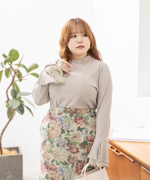 CLETTE(クレット)の「袖レースプチハイネックプルオーバー(Tシャツ/カットソー・レディース・オフホワイト/ブラック/グレイッシュベージュ・4L/LL/3L)」の14枚目の写真