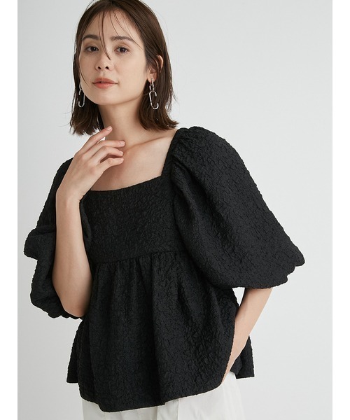 emmi（エミ）の「【emmi atelier】ふくれジャガードブラウス（シャツ/ブラウス・レディース・ブラック/ホワイト・FREE）」の5枚目の写真