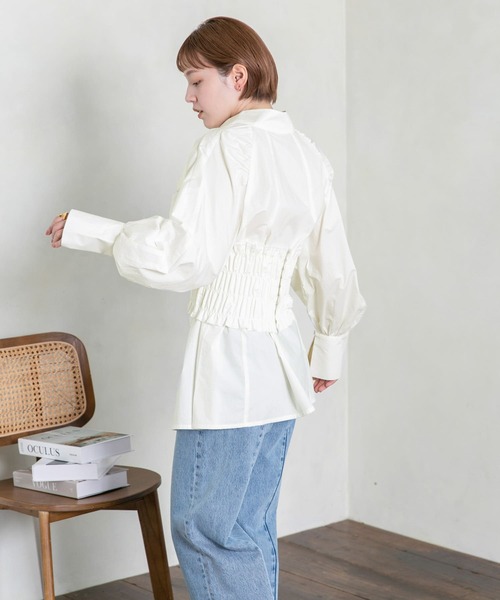 KBF（ケイビーエフ）の「シャーリングビスチェSETブラウス（シャツ/ブラウス・レディース・オフホワイト/イエロー/ブルー・ONE）」の6枚目の写真