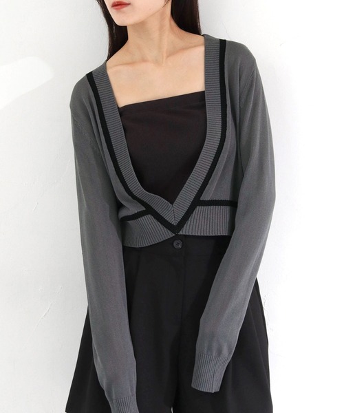 cheriella(シェリエラ)の「【cheriella】WEB限定深Vネック配色ラインプルオーバー WEB LIMITED DEEP V CONTRAST LINE PULLOVER(ニット/セーター・レディース・オフホワイト/チャコールグレー/ブラック・M)」の3枚目の写真