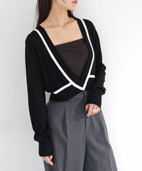 cheriella(シェリエラ)の「【cheriella】WEB限定深Vネック配色ラインプルオーバー WEB LIMITED DEEP V CONTRAST LINE PULLOVER(ニット/セーター・レディース・オフホワイト/チャコールグレー/ブラック・M)」の1枚目の写真