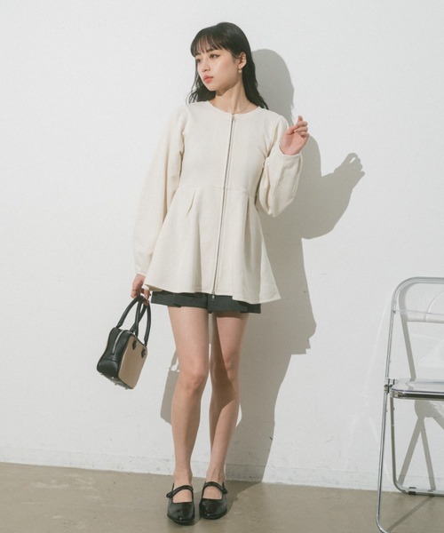 VANNIE U（ヴァニーユー）の「ダブルジップペプラムスウェット（スウェット・レディース・アイボリー/ブラック・FREE）」の4枚目の写真